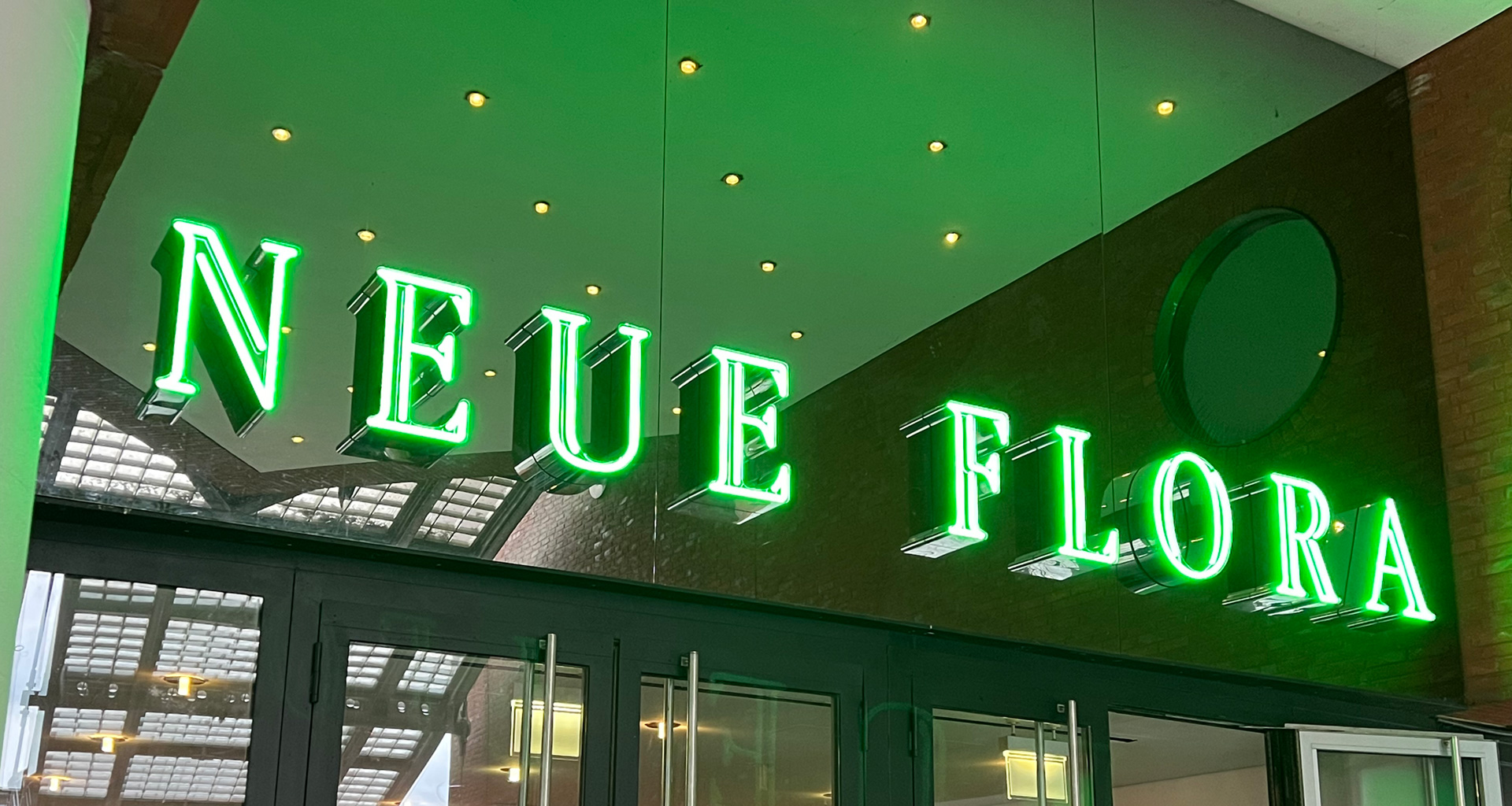 LED-Lichtwerbung Neue Flora Hamburg