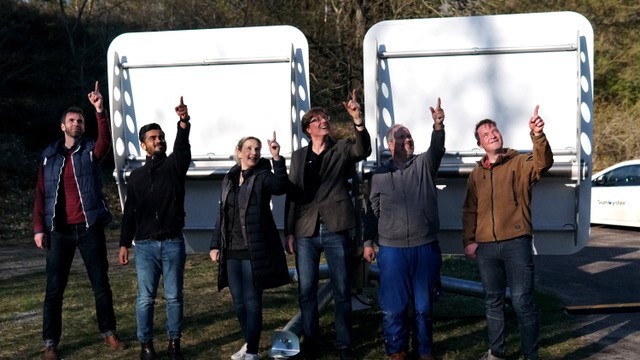 Das SunOyster Team vor der SunOyster 8