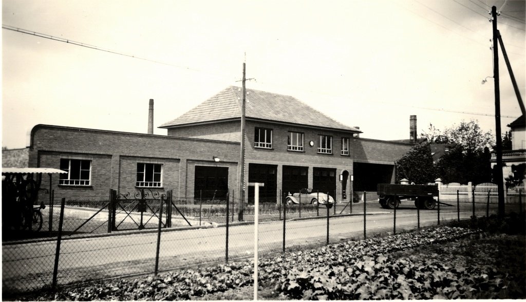 Historisches Foto 1930 – erste Wellpappenanlage