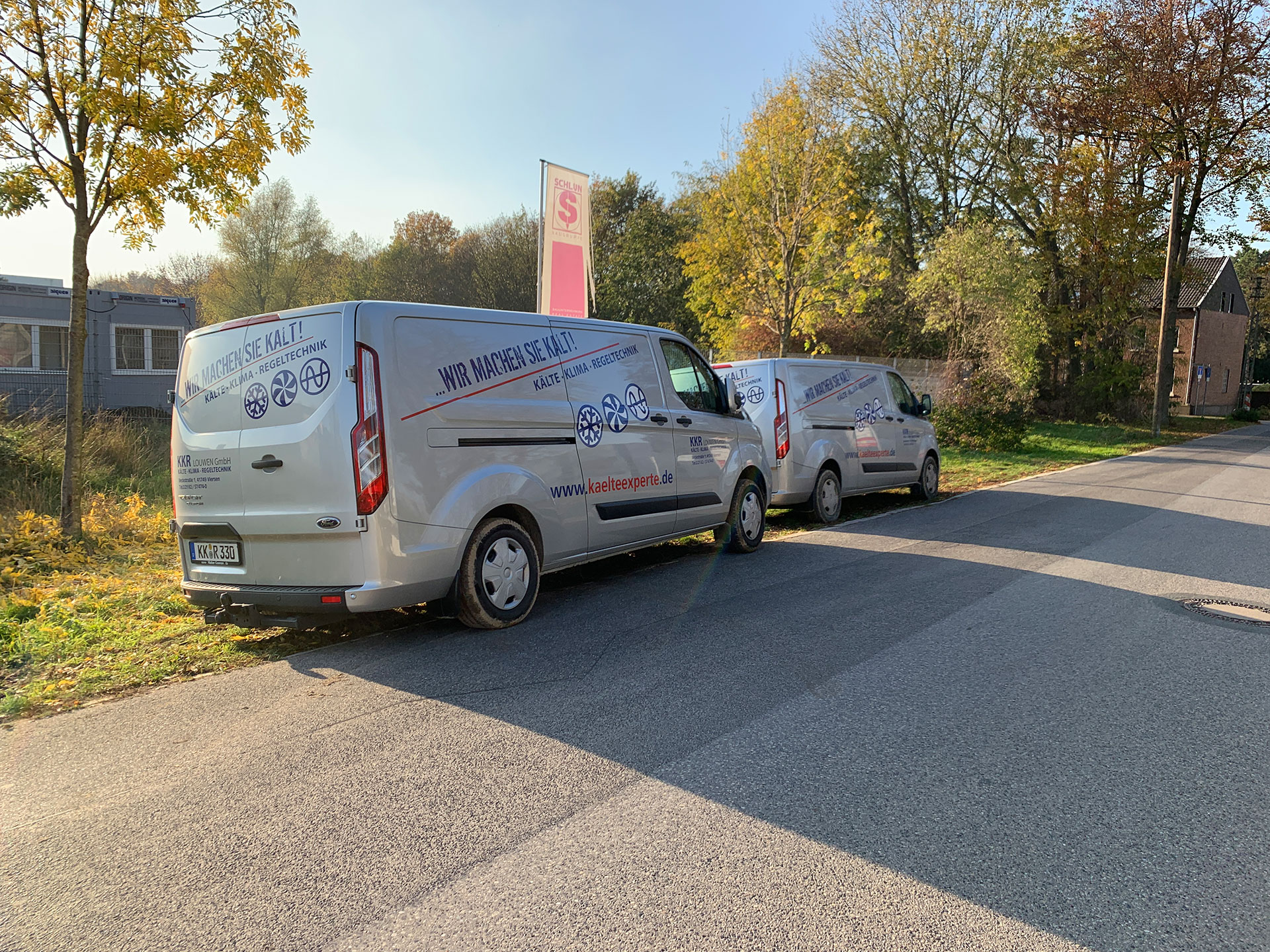Firmenfahrzeuge im Service
