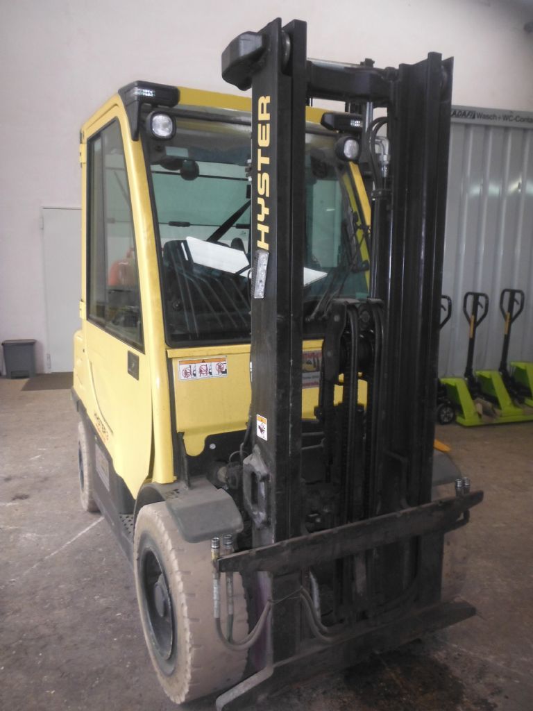 Hyster H3.0FT LPG forklift (3,000 kg load capacity)
