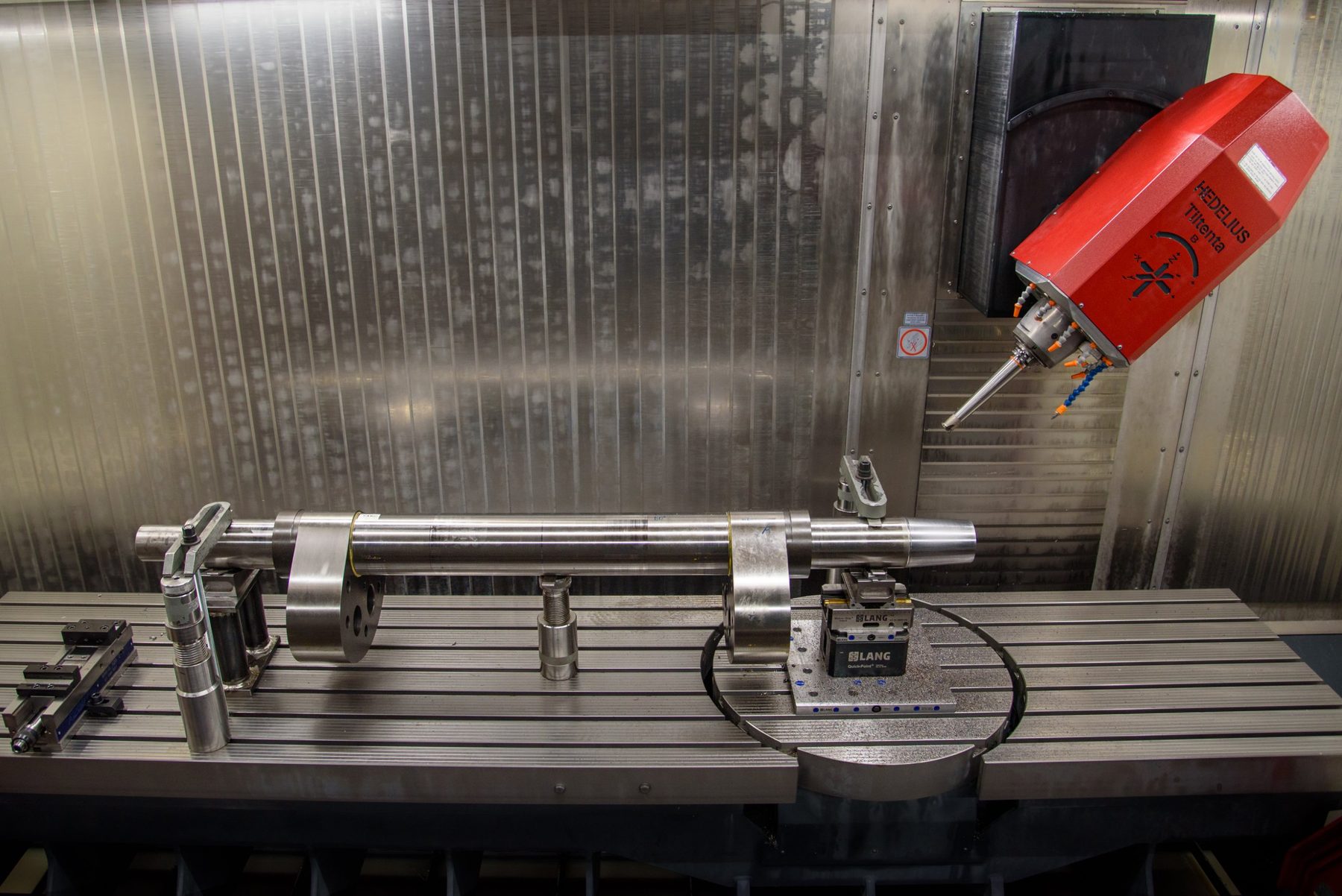 5-axis simultaneous milling: swivel head of the Hedelius TILTENTA T7-3200