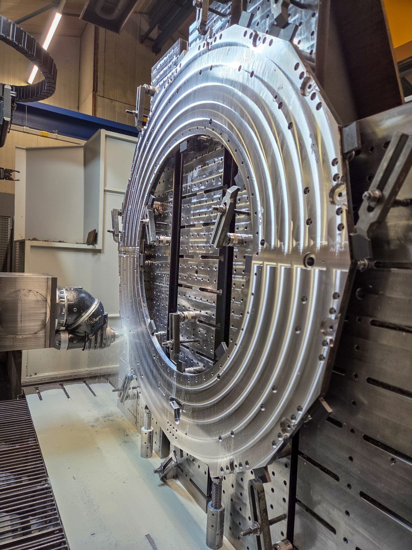 Ring plate (large-part machining)
