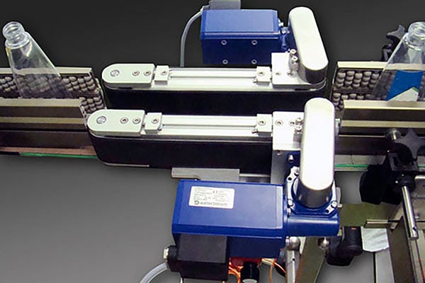 Gripper conveyor for horizontal product transfer