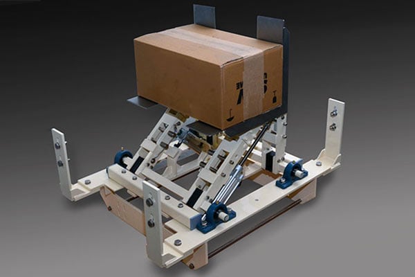 Automatic carton turning station