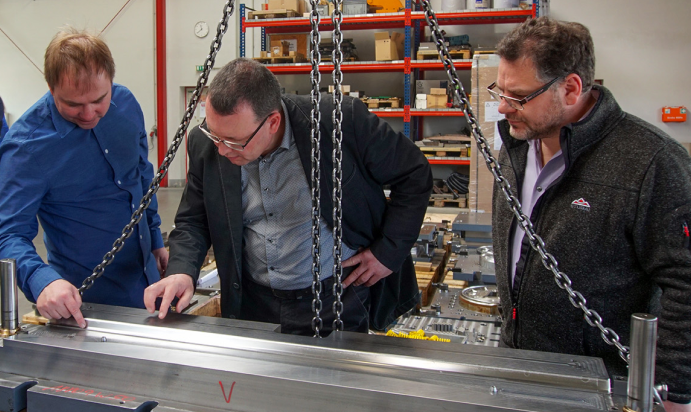 FormCAD team in front of a project