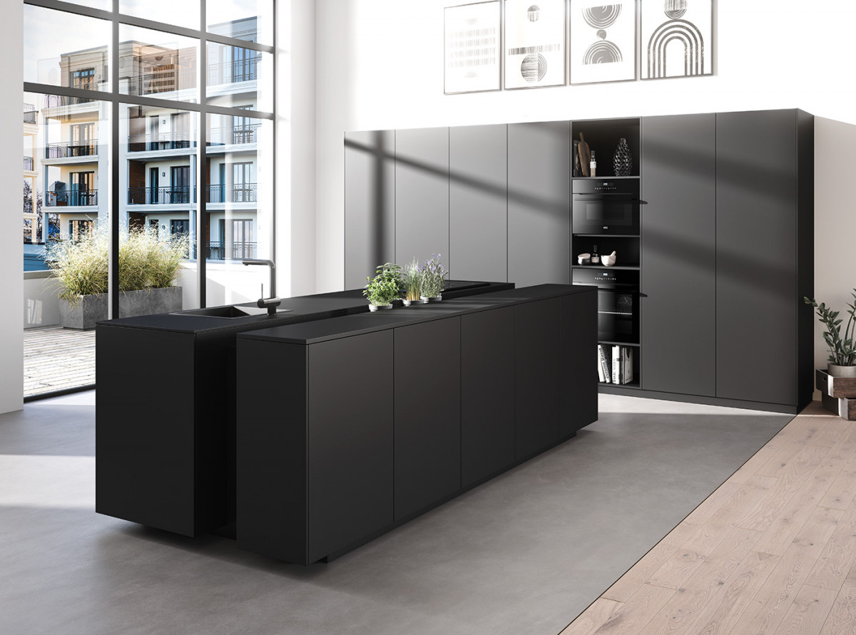 Dekorative Aluminiumflächen bei Rotpunkt Küchen