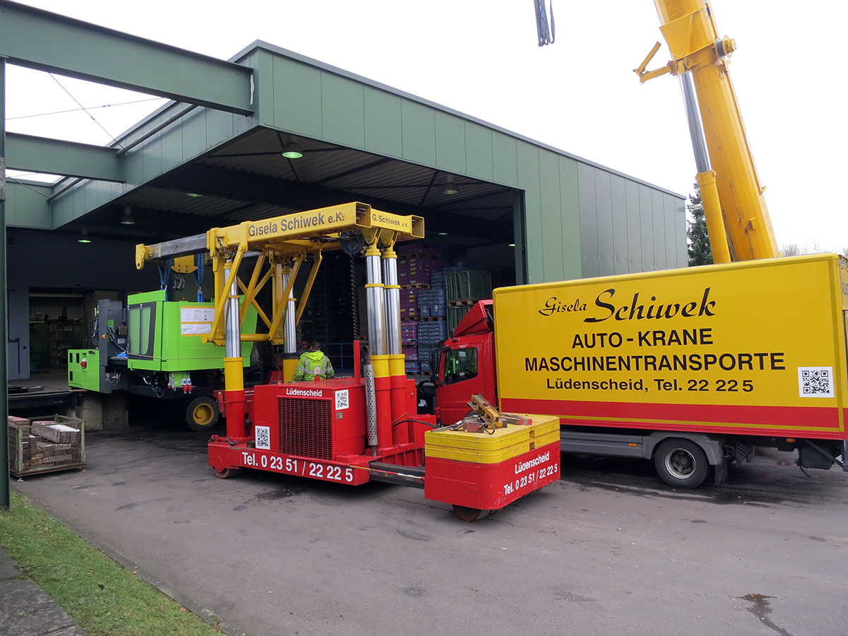 Ground-level moving operations