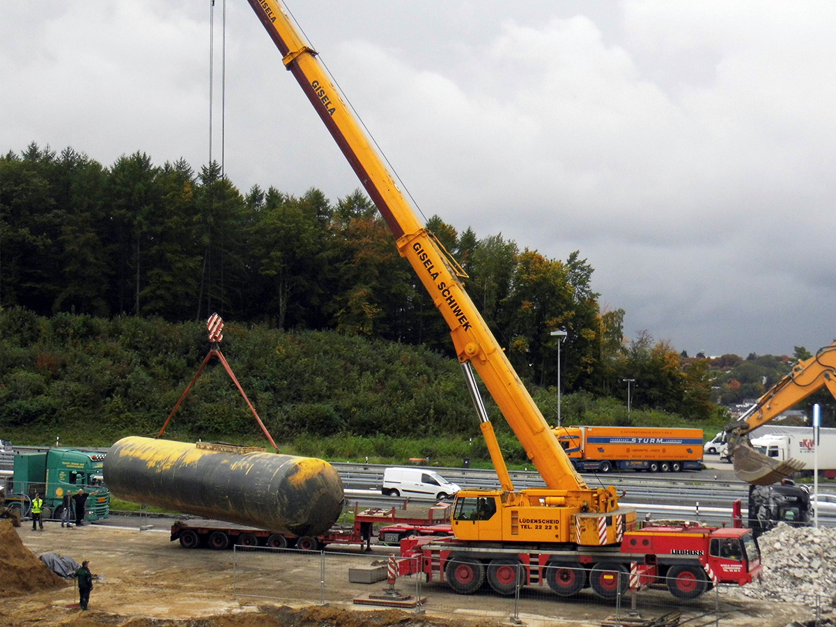 Telescopic mobile crane