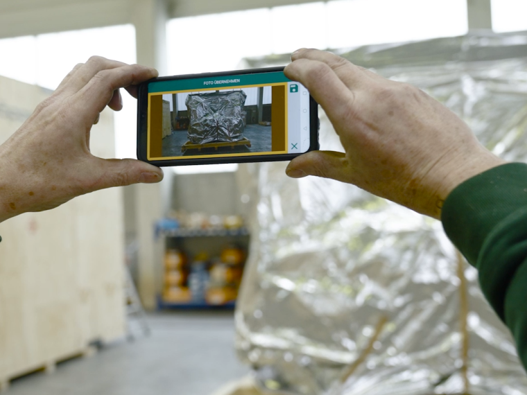 Großverpackung mit Fotodokumentation