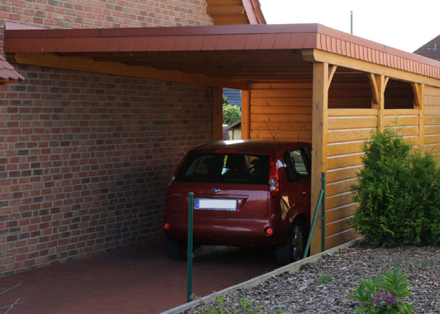 Holz-Carport (fest angebaut)