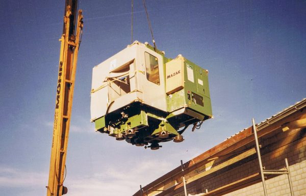 Erstes CNC-Bearbeitungszentrum (1985)