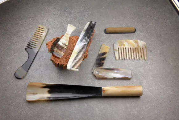 Genuine horn products (combs, shoehorns, soap dishes)