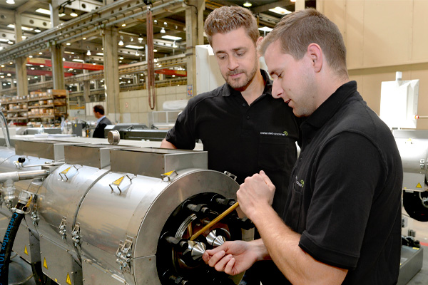 Service und Inbetriebnahme vor Ort