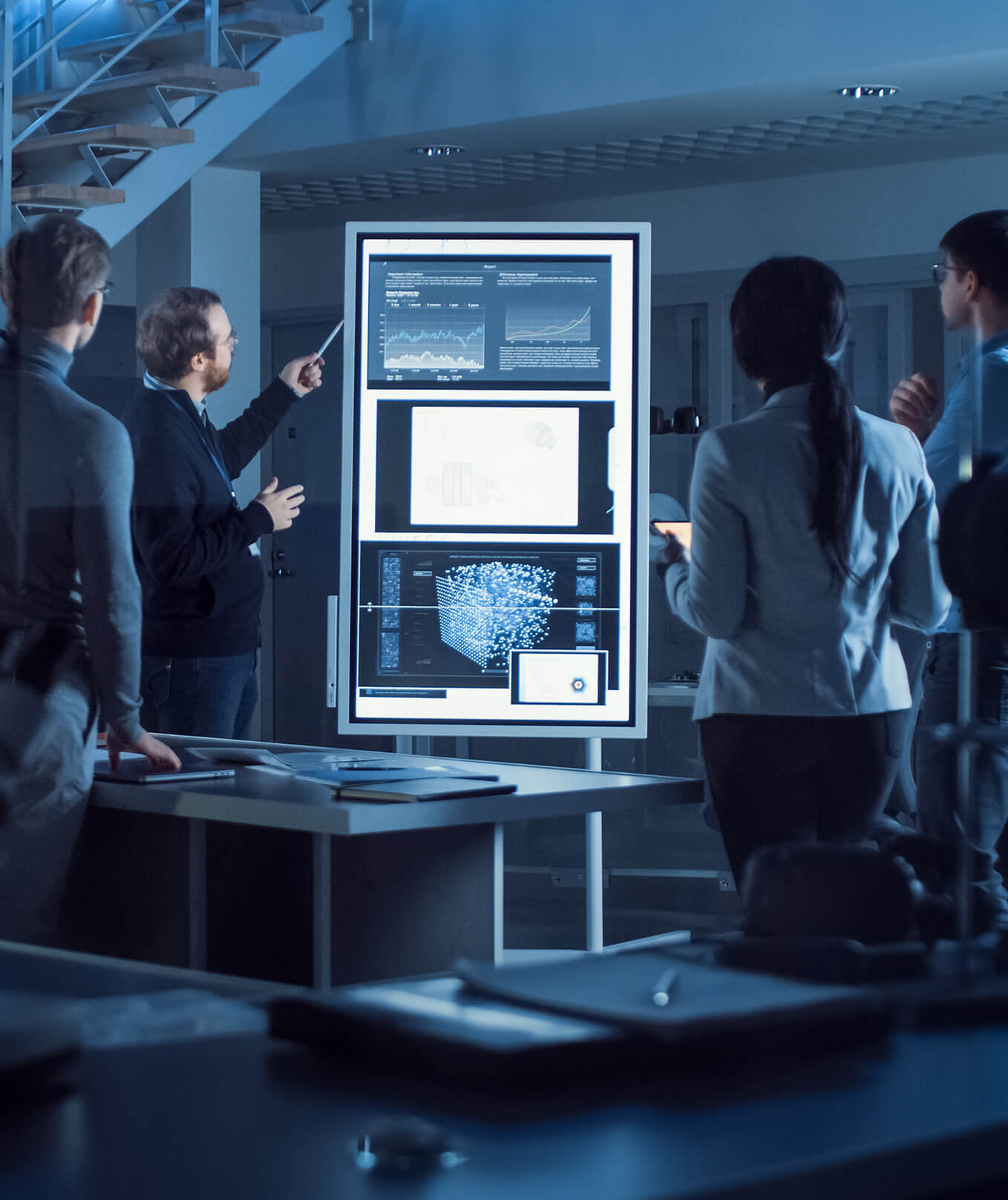 Team im technologischen Arbeitsumfeld