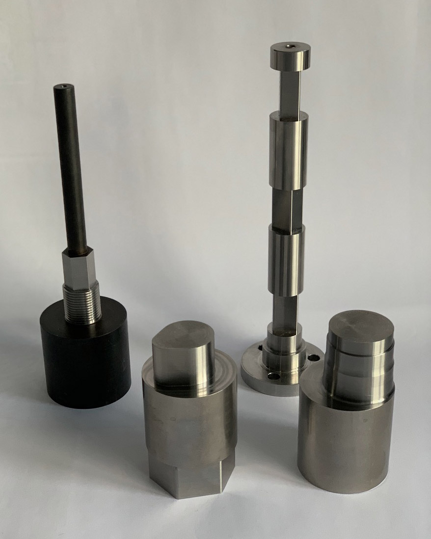 Precision machining on CNC universal grinding machine