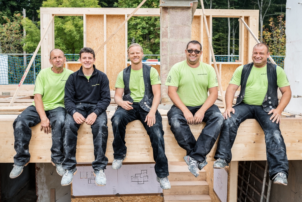 Team der Zimmerei Wiedmer auf der Baustelle