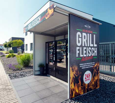 Grillfleischautomat vor der Manufaktur