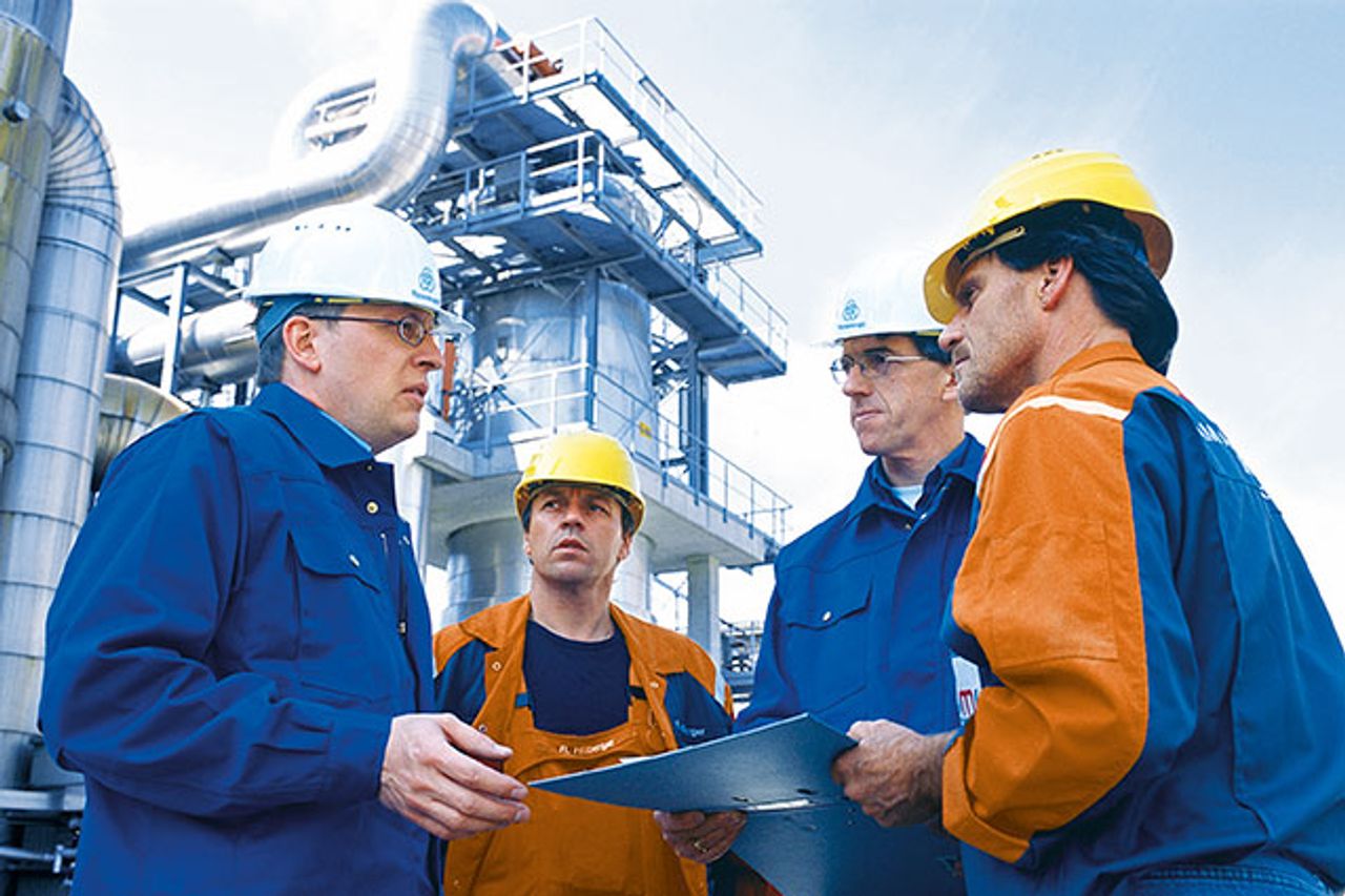 Stainless steel pressure vessel system for gaseous hydrogen