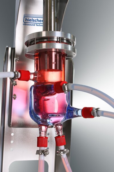 Ultrasonic flow reactor (flow cell) for inline homogenization