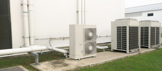Installation von Lüftungs- und Kühlrohren