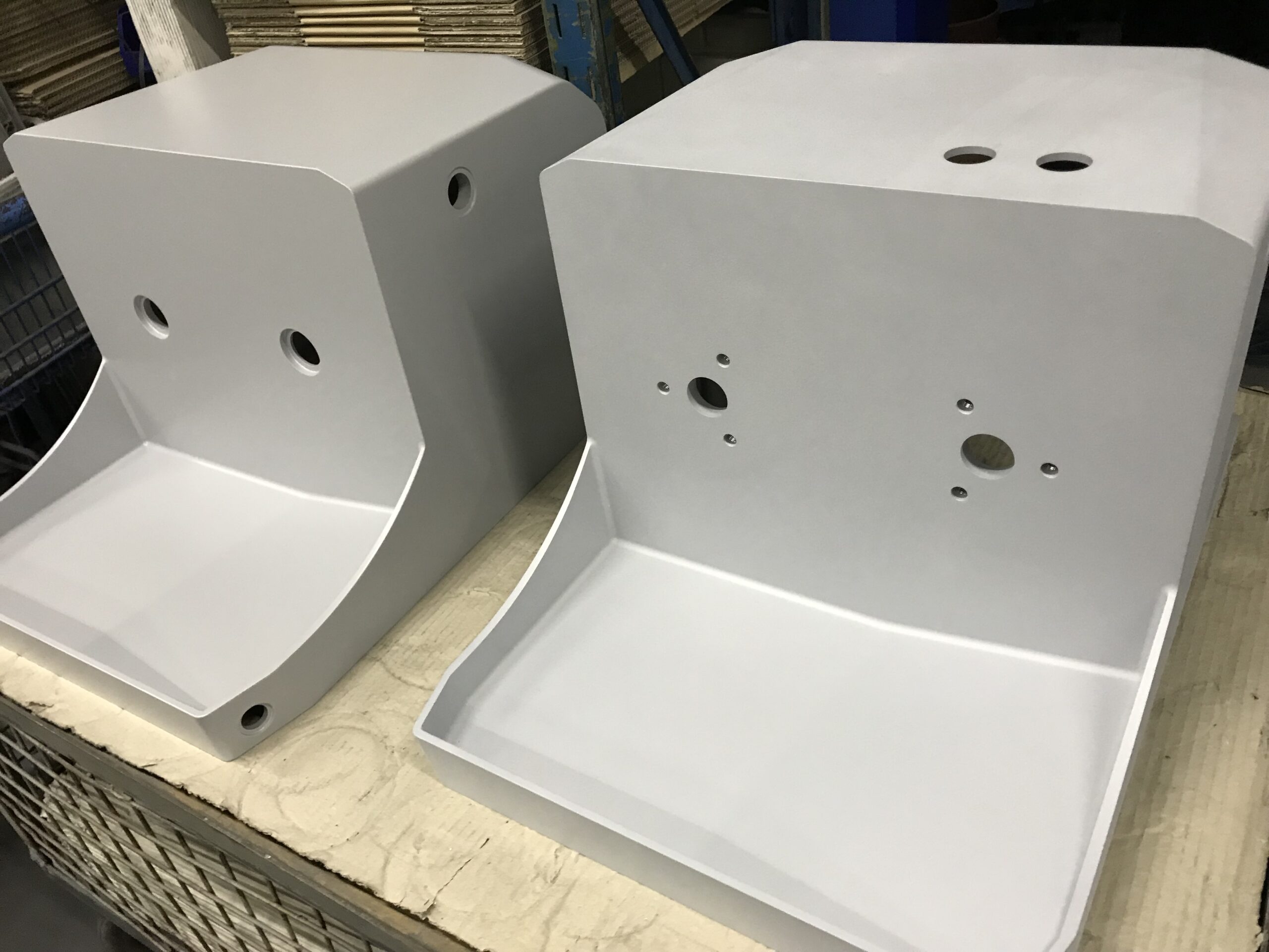 Diverse Gussteile (Montageplatten, Fußgestelle, Sitzkonsole, Messfelge)