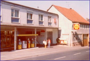 Bürgersteig-Tankstelle, 1927