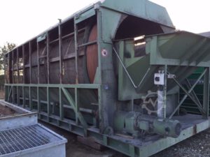 Stationary screen drum