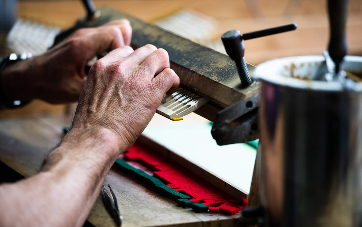 Handarbeit bei Renner