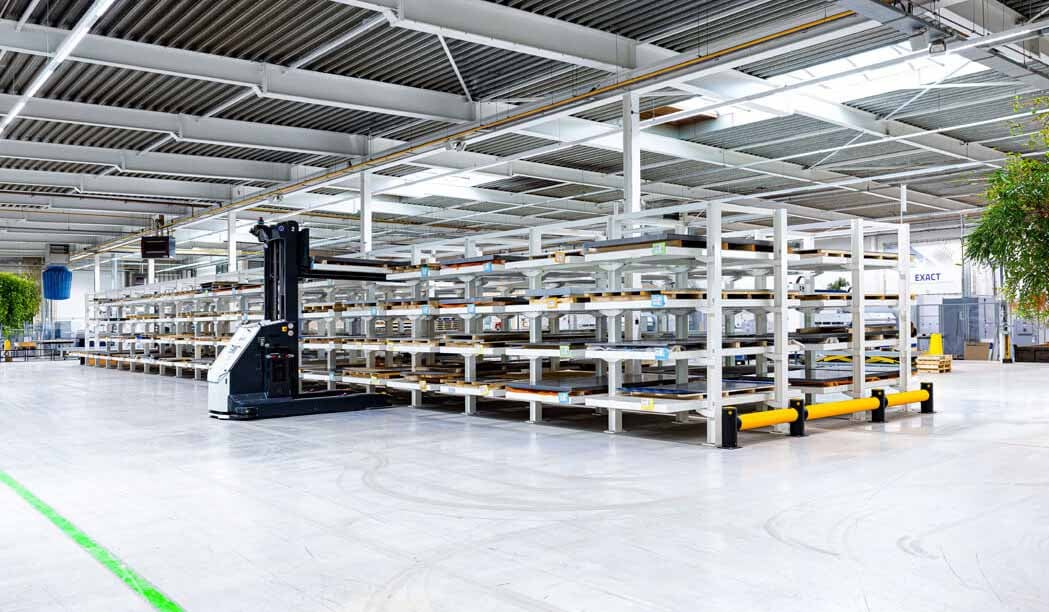 Laserhalle mit Materialaufnahme