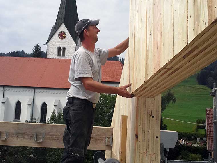 Sanierungsarbeiten an der Dachkonstruktion