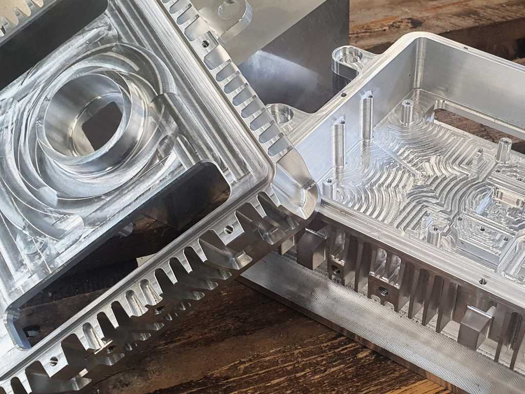 Aluminium heat sink, milled, without anodising