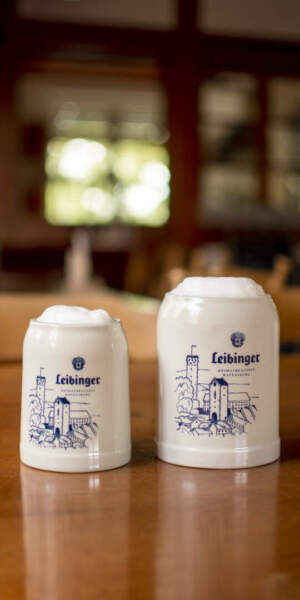 Bier in Steinkrügen