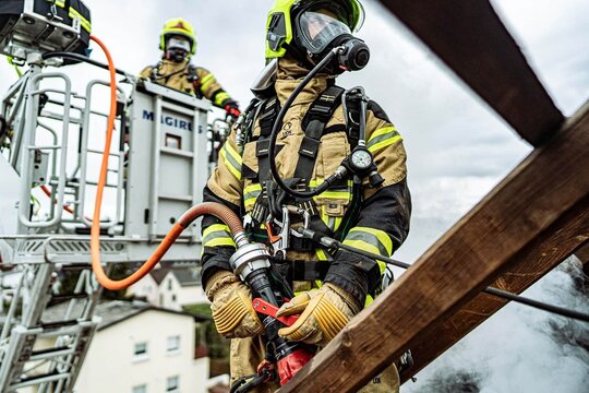ARAX – flammfestes Aramid-Gurtband im Brandtest