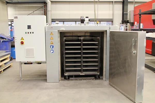 Lohn-Tempern im Industrieofen
