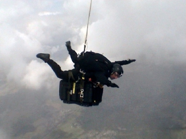 AIRCREW® Cargo Dummy im Freifall