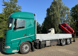 Containerpritsche mit HMF-Kran