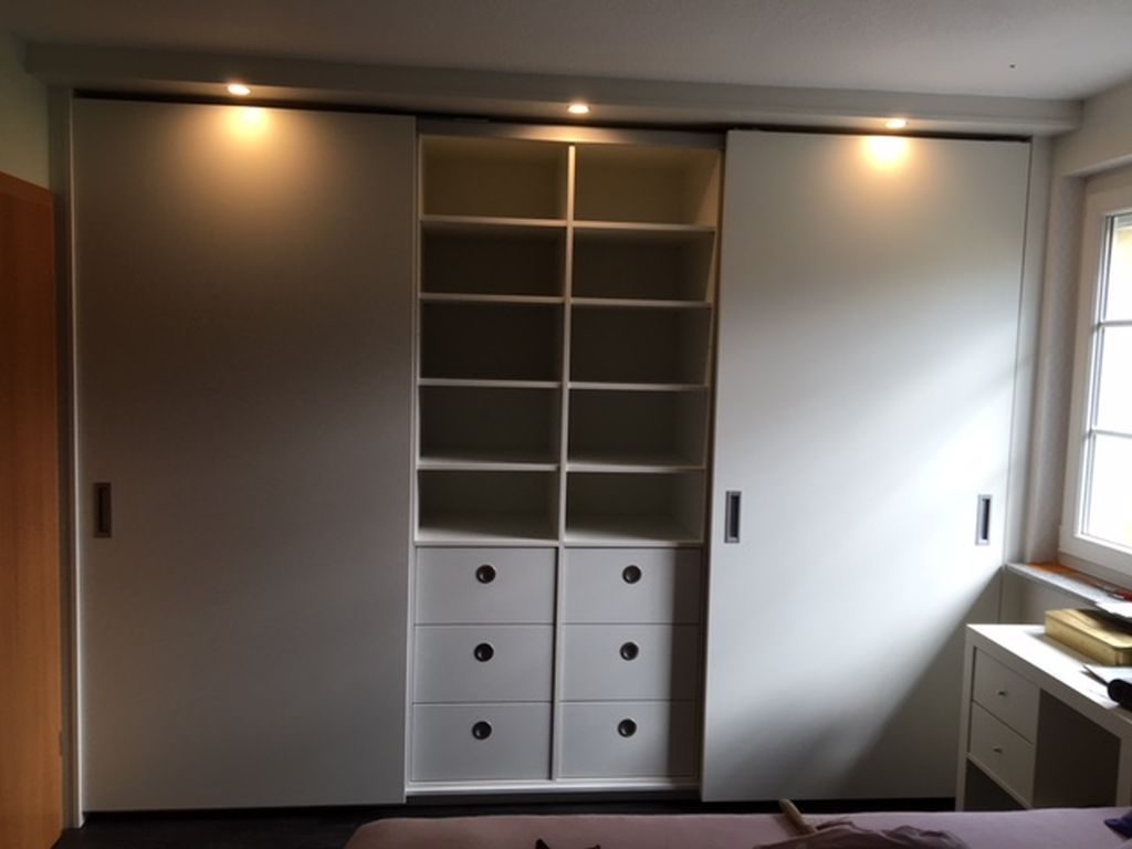 Built-in wardrobe with sliding doors