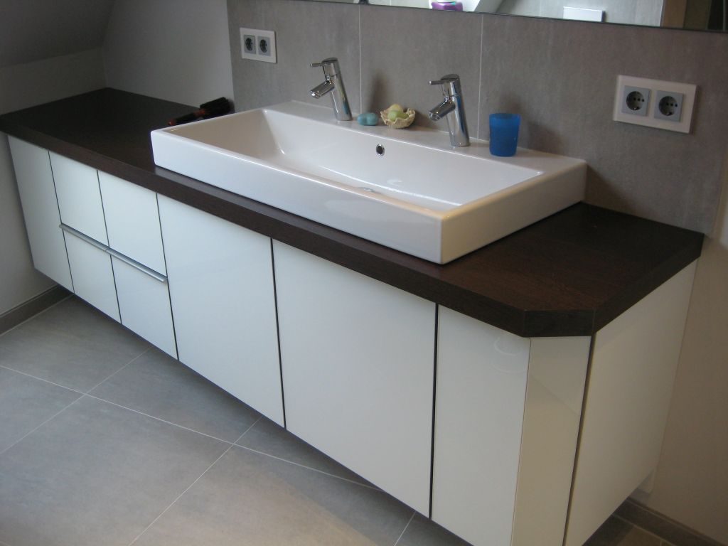 Custom-made washbasin base unit
