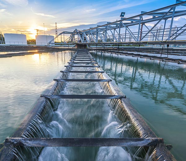 Limes for flue gas and wastewater treatment
