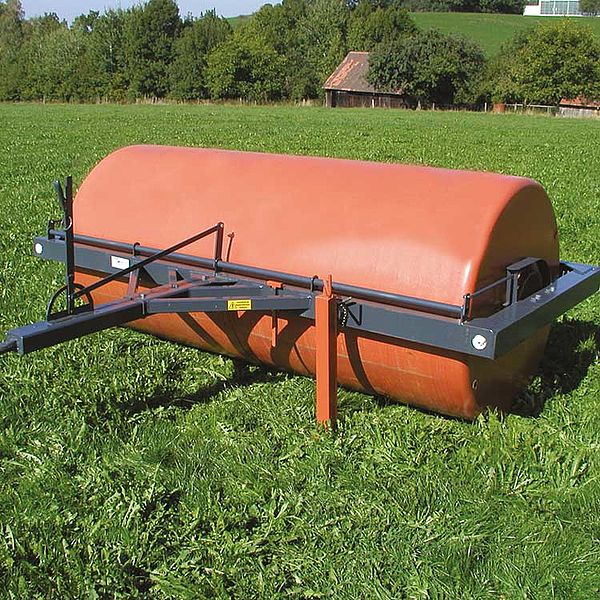 Agricultural equipment roller