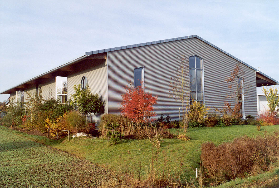 Lagerhalle mit Erker