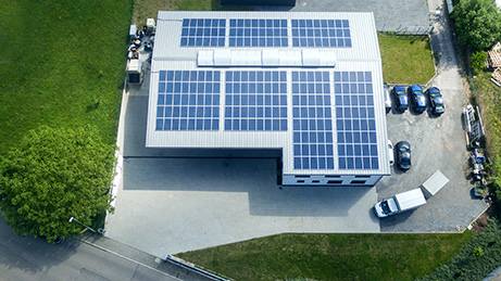 Photovoltaik-Anlage auf dem Hallendach in Eppingen-Richen