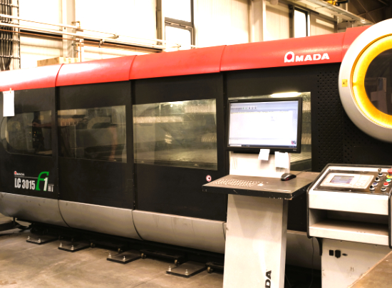 Amada LC3015F1NT Laserschneidemaschine mit automatisiertem Turm