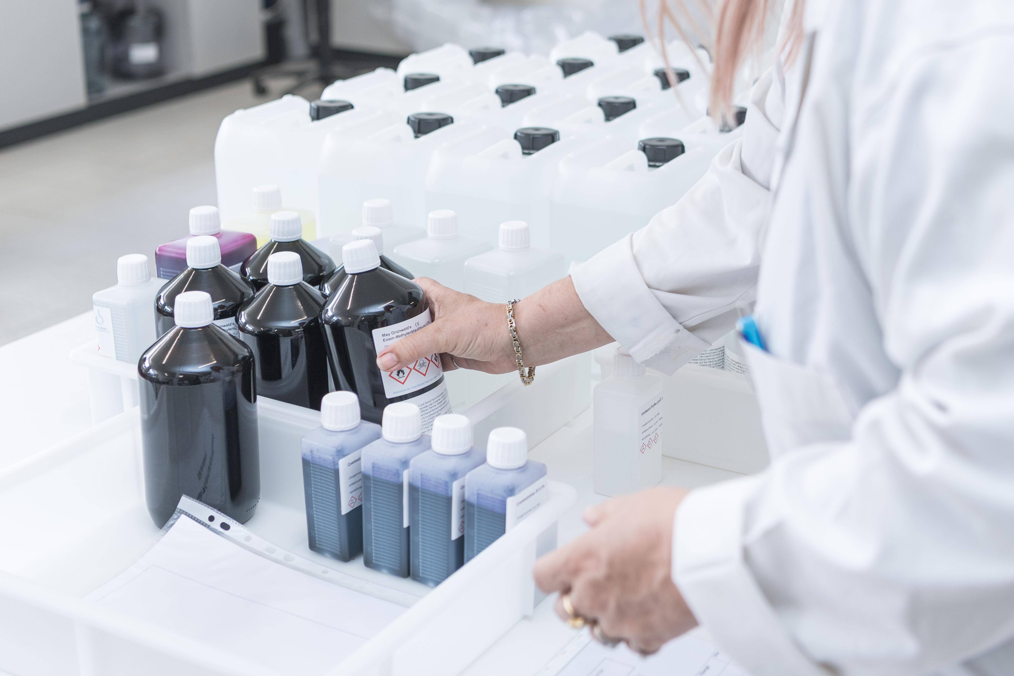 Reagenzien, Lösungen & Laborchemikalien